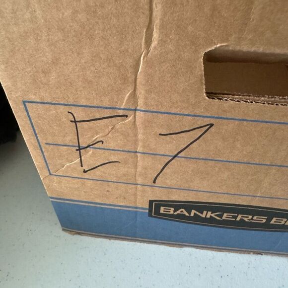 Old Navy “The Diva” Women’s Jeans Cotton Blend Size 12 Regular Small Rips - Picture 12 of 12